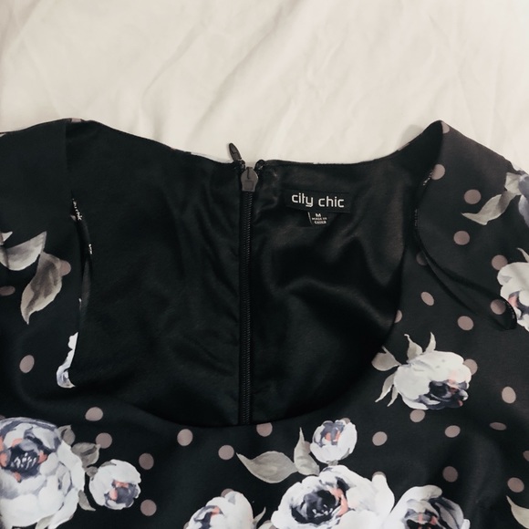 Size 18 city chic fit flare - Picture 2 of 4